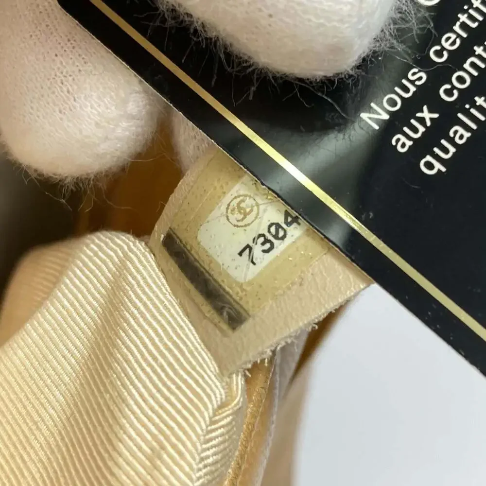 CHANEL Cream Tote Bag - Picture 15 of 16